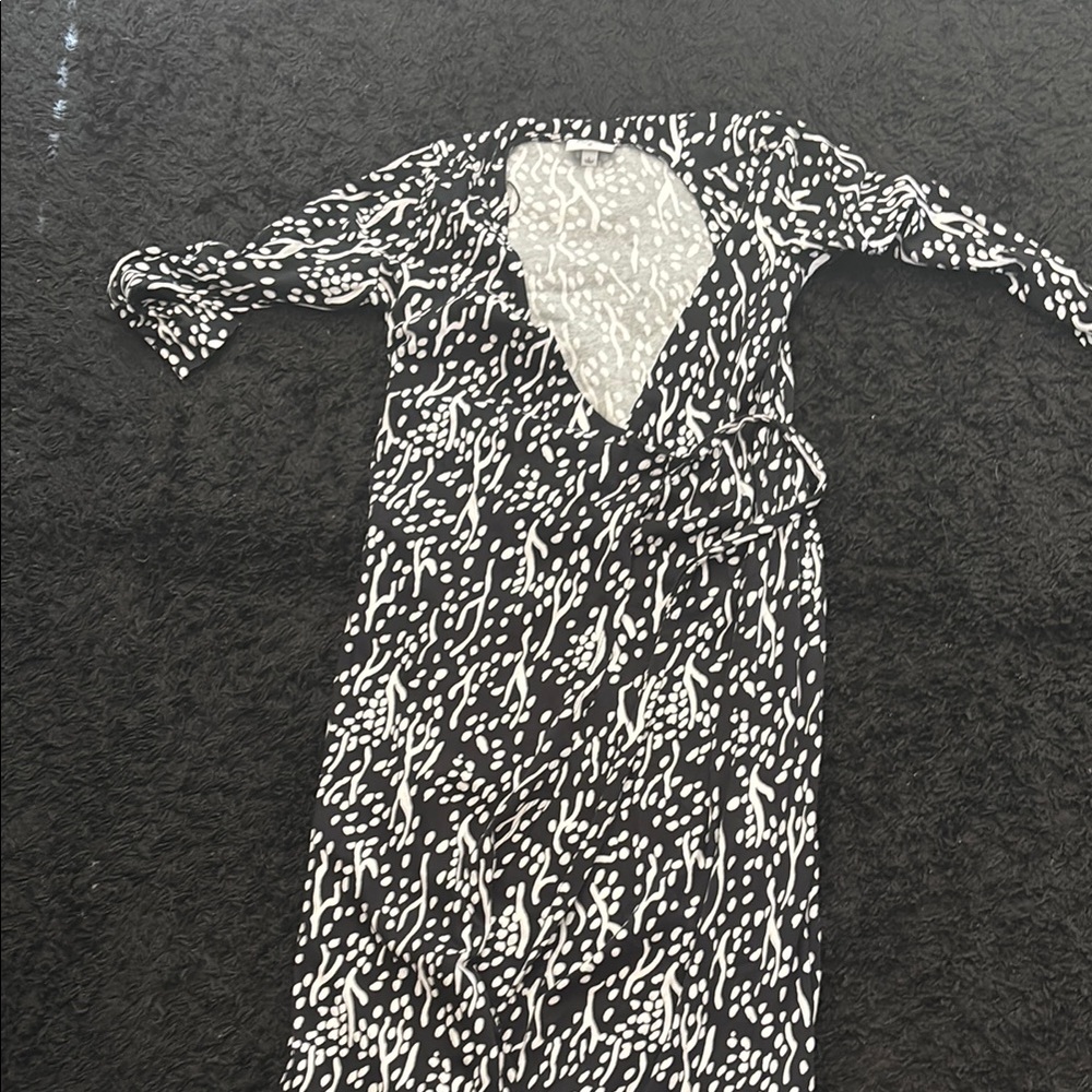 Diane Von Furstenberg Black and White Bodycon Long Sleeve Dress